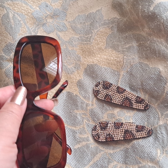 Pretty Leopard Sunglasses with Leopard Hairpin - Picture 2 of 9